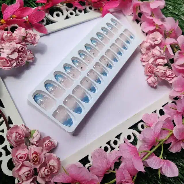 Glossy Cloud And Star Print Transparent Press On Nails (Set Of 24 Pc)