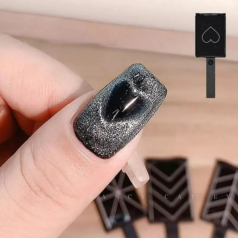 Nail Art Cat Eyes Heart Magnet